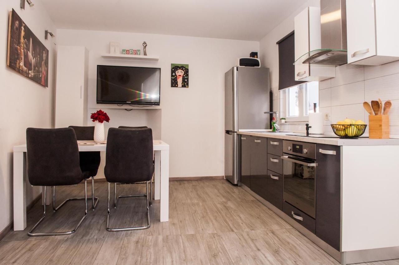 Miki - City Center Apartment With Large Balcony สปลิท ภายนอก รูปภาพ