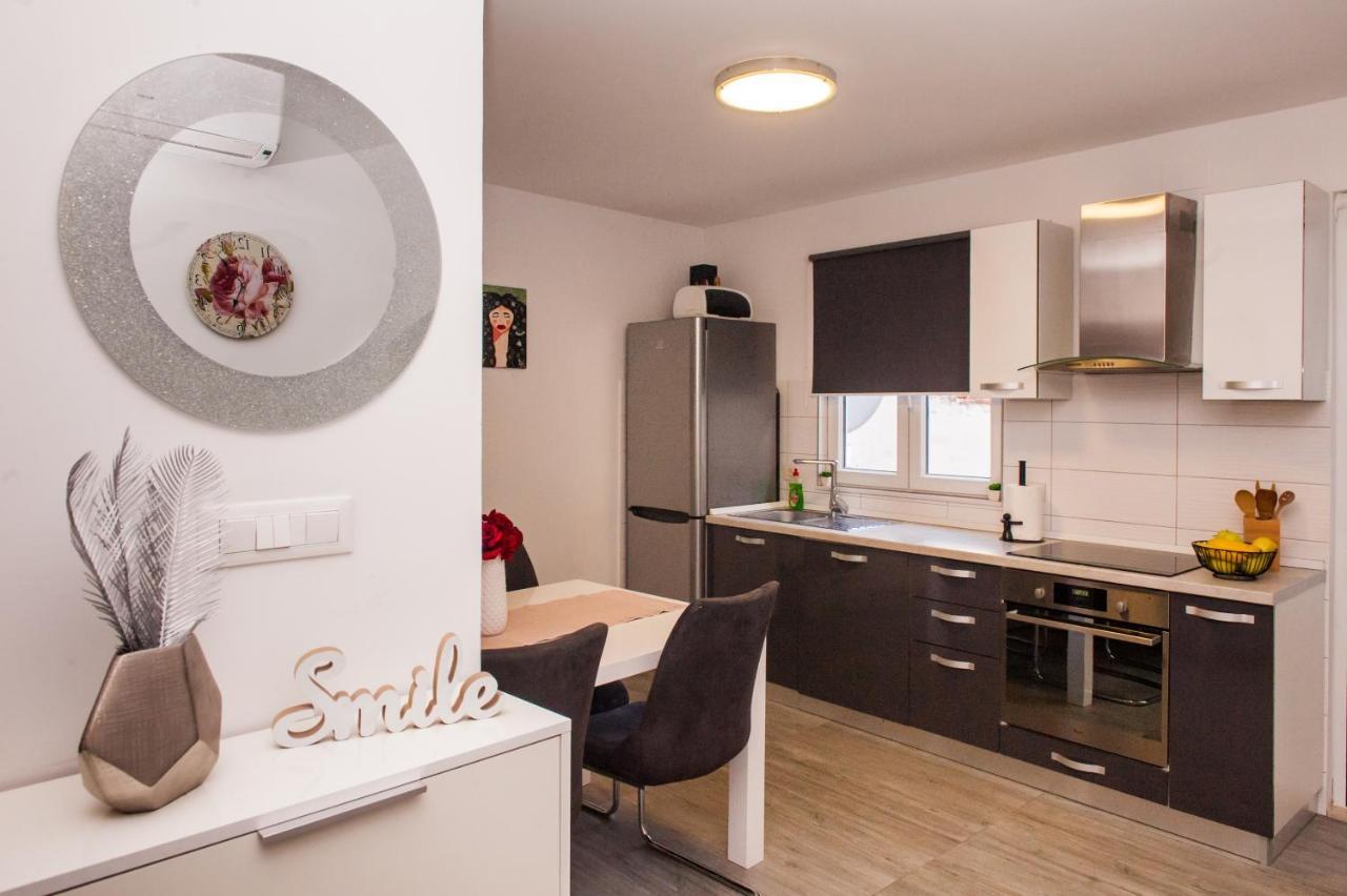Miki - City Center Apartment With Large Balcony สปลิท ภายนอก รูปภาพ