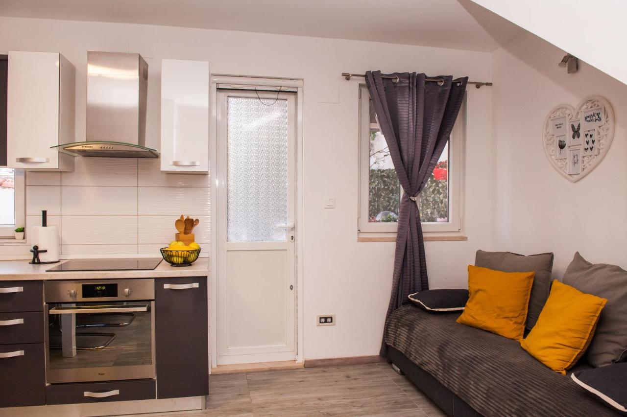 Miki - City Center Apartment With Large Balcony สปลิท ภายนอก รูปภาพ